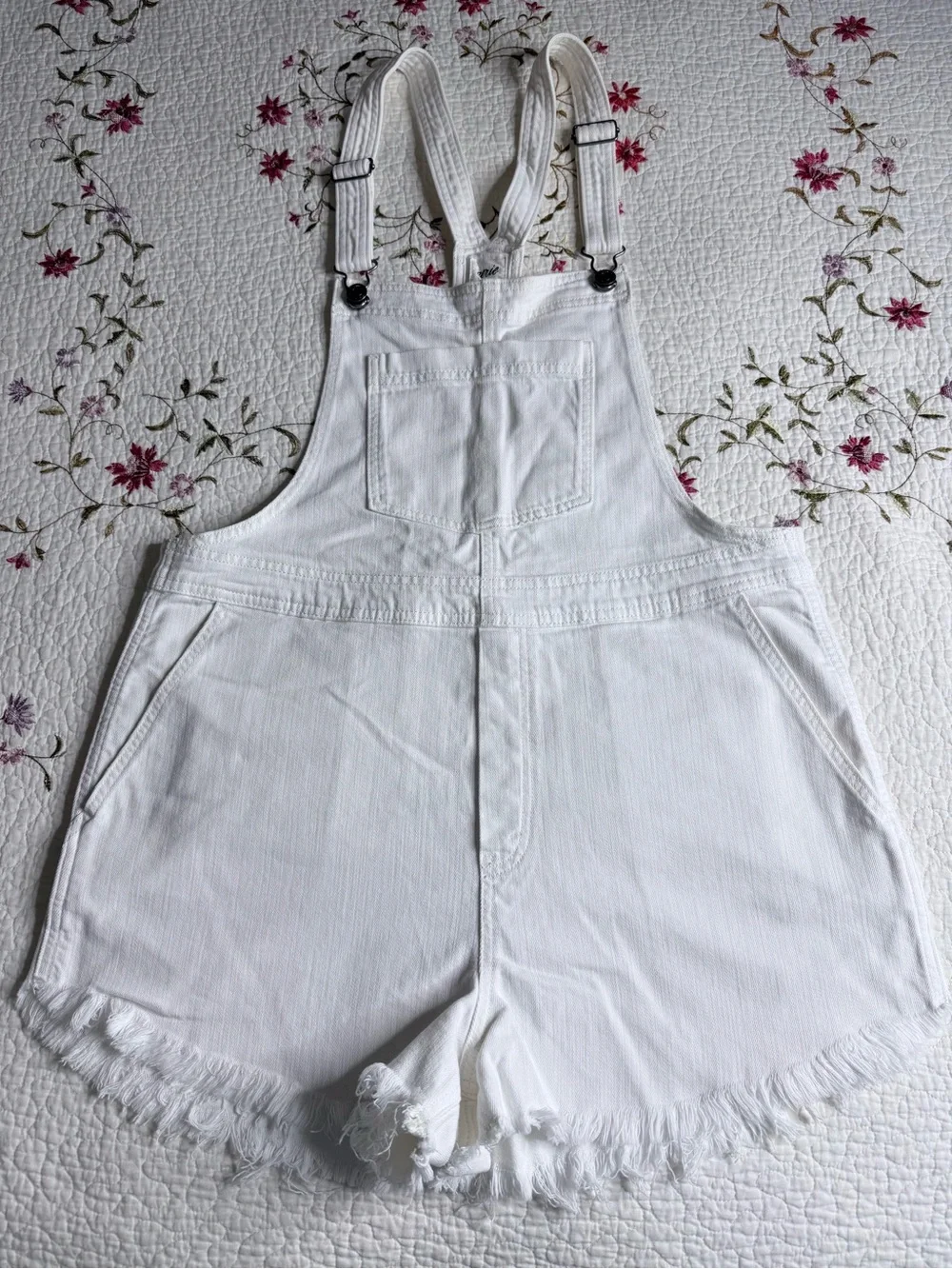 Aerie Women’s Overall shorts white large fit distressed hem